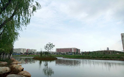 学院湖畔风景