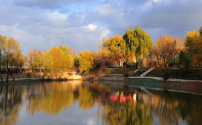 学院湖畔风景